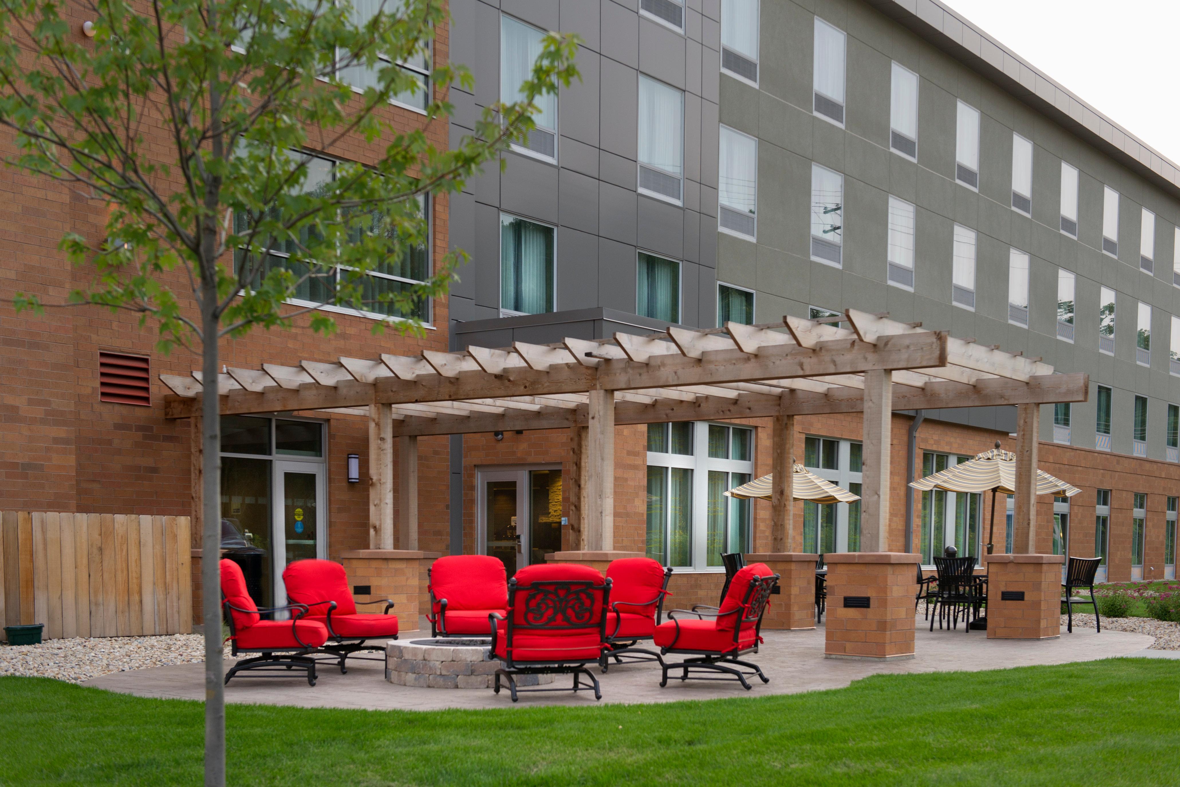 Holiday Inn Express And Suites Madison Central By Ihg Exterior foto
