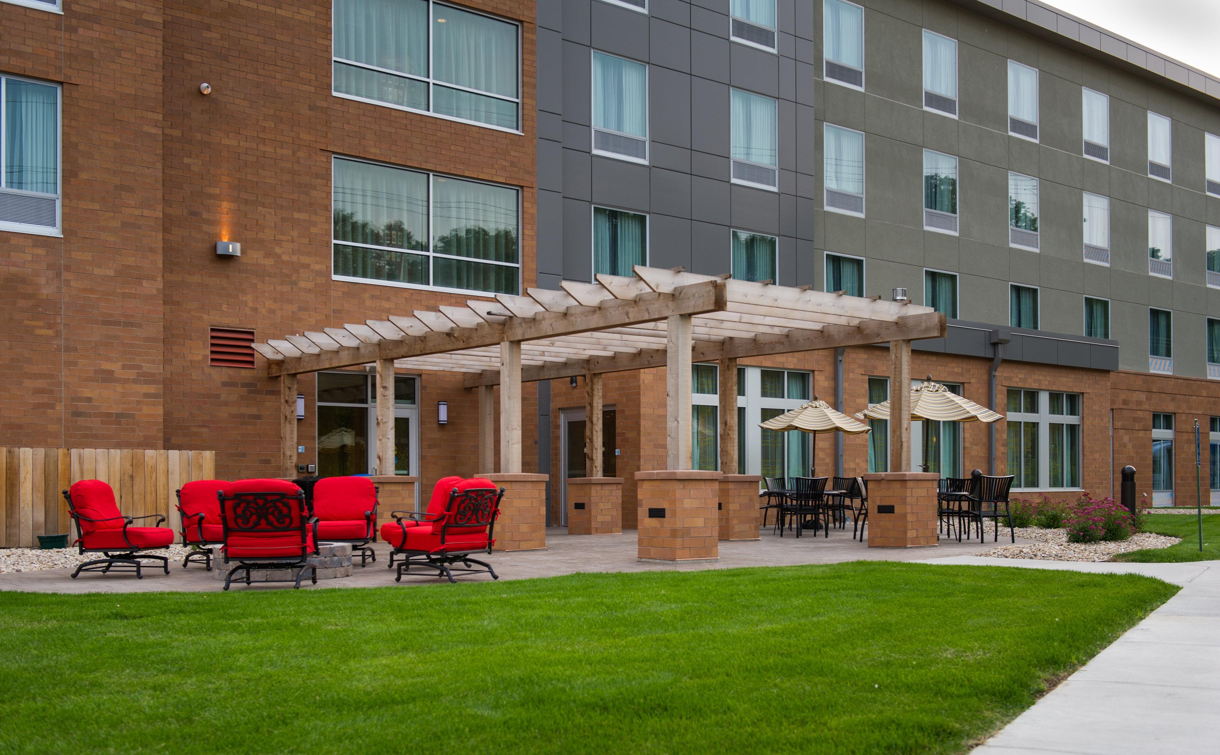Holiday Inn Express And Suites Madison Central By Ihg Exterior foto