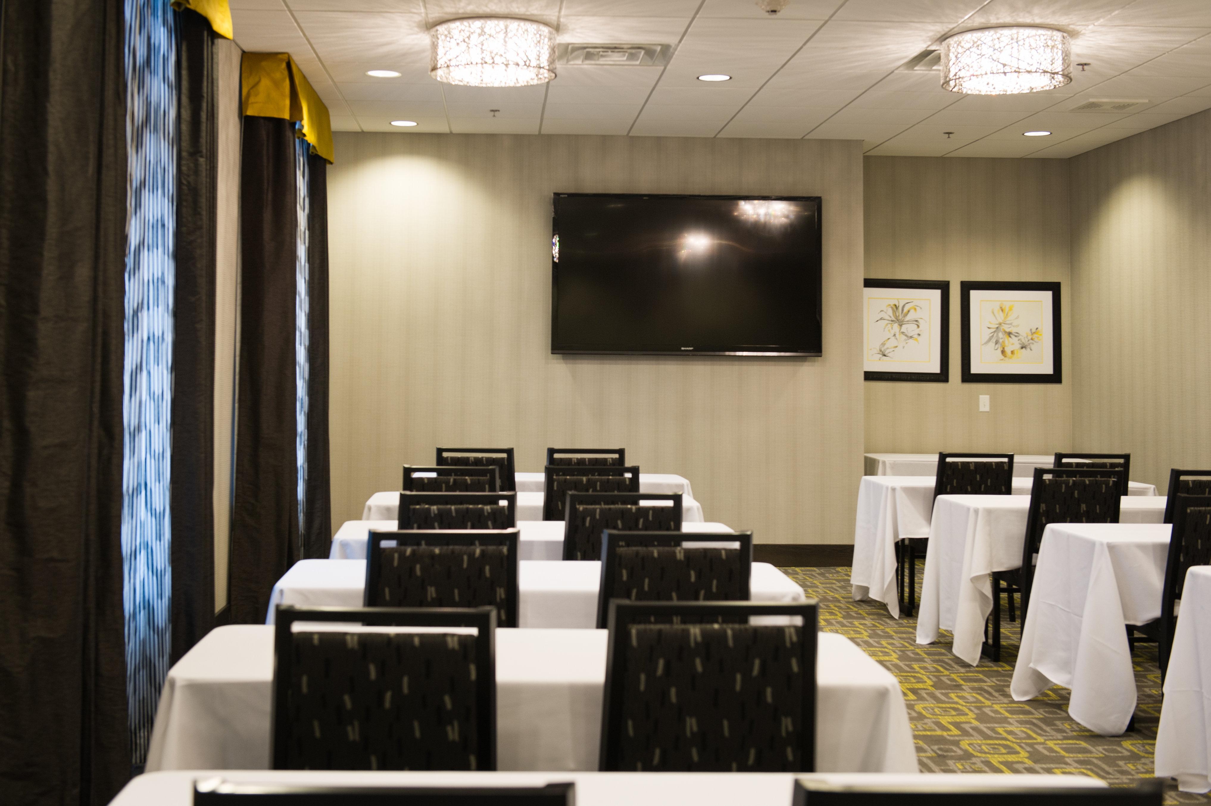Holiday Inn Express And Suites Madison Central By Ihg Exterior foto